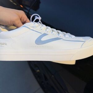 Tretorn Low-Top Sneakers with Light Blue Accent